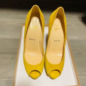 💯Christian louboutin peek-a boo heels👠👠